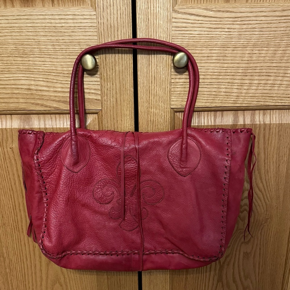 Vintage Chic Red Leather Shoulder Bag - Picture 4 of 6